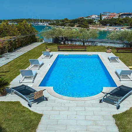 Villa Contessa *